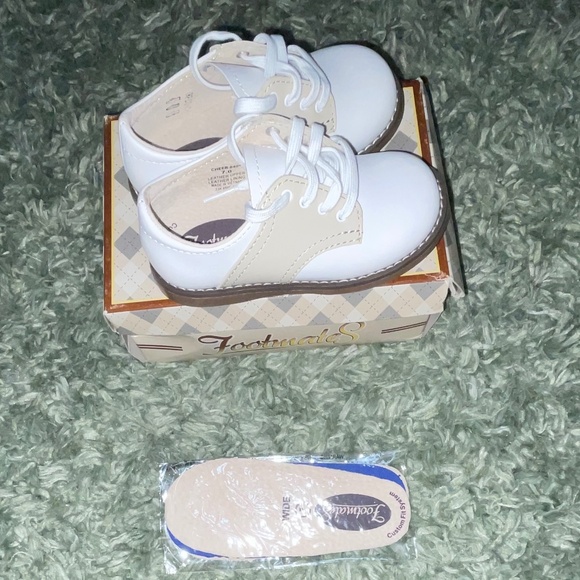 NWT Footmates Ecru Saddle Oxford Shoes - Picture 8 of 9